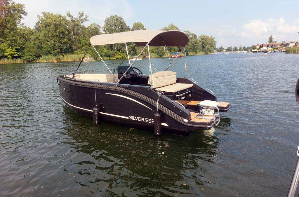 Silveryacht 555